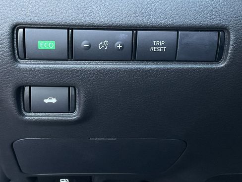 Used 2025 Nissan Sentra SV image 25