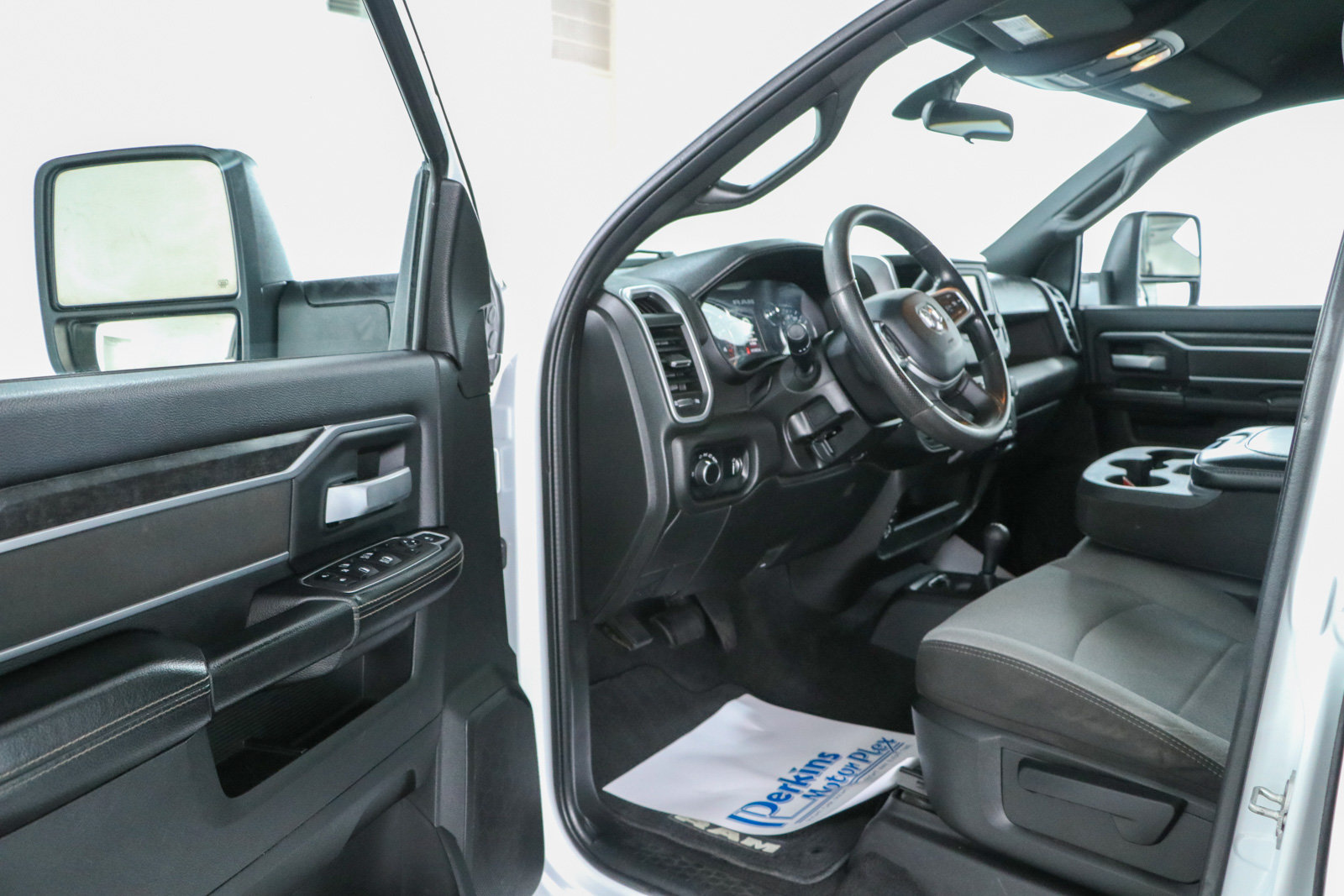 Used 2024 RAM 3500 SLT w/ Quick Order Package 2YG SLT AWD/4WD image 3