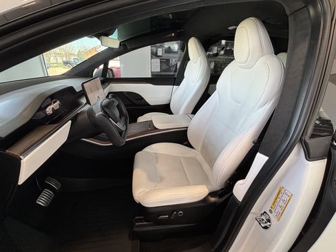 Used 2022 Tesla Model X image 8