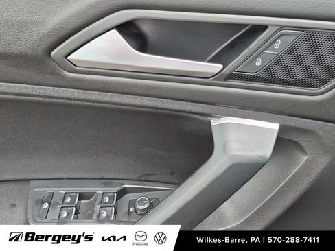 Used 2020 Volkswagen Tiguan SE w/ Panoramic Sunroof Package AWD/4WD image 14