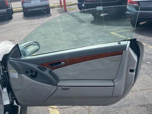 Used 2004 Mercedes-Benz SL 500 image 10