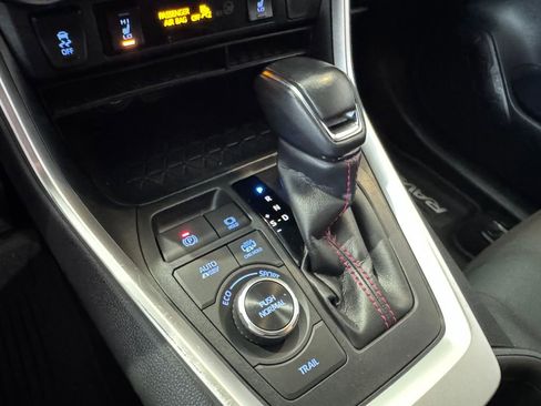 Used 2021 Toyota RAV4 SE image 20