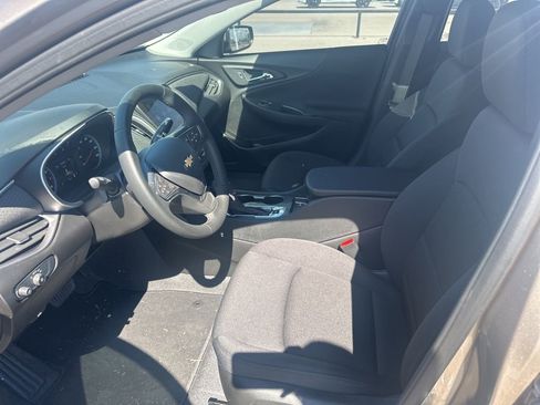 Used 2025 Chevrolet Malibu RS FWD image 2