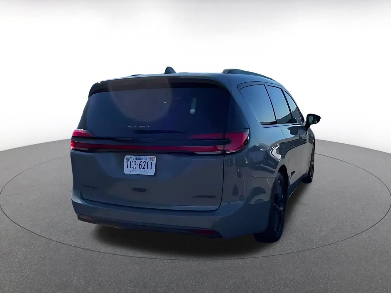 Used 2025 Chrysler Pacifica Limited FWD image 13
