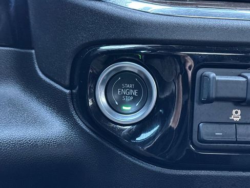 Used 2025 GMC Sierra 1500 Elevation image 22