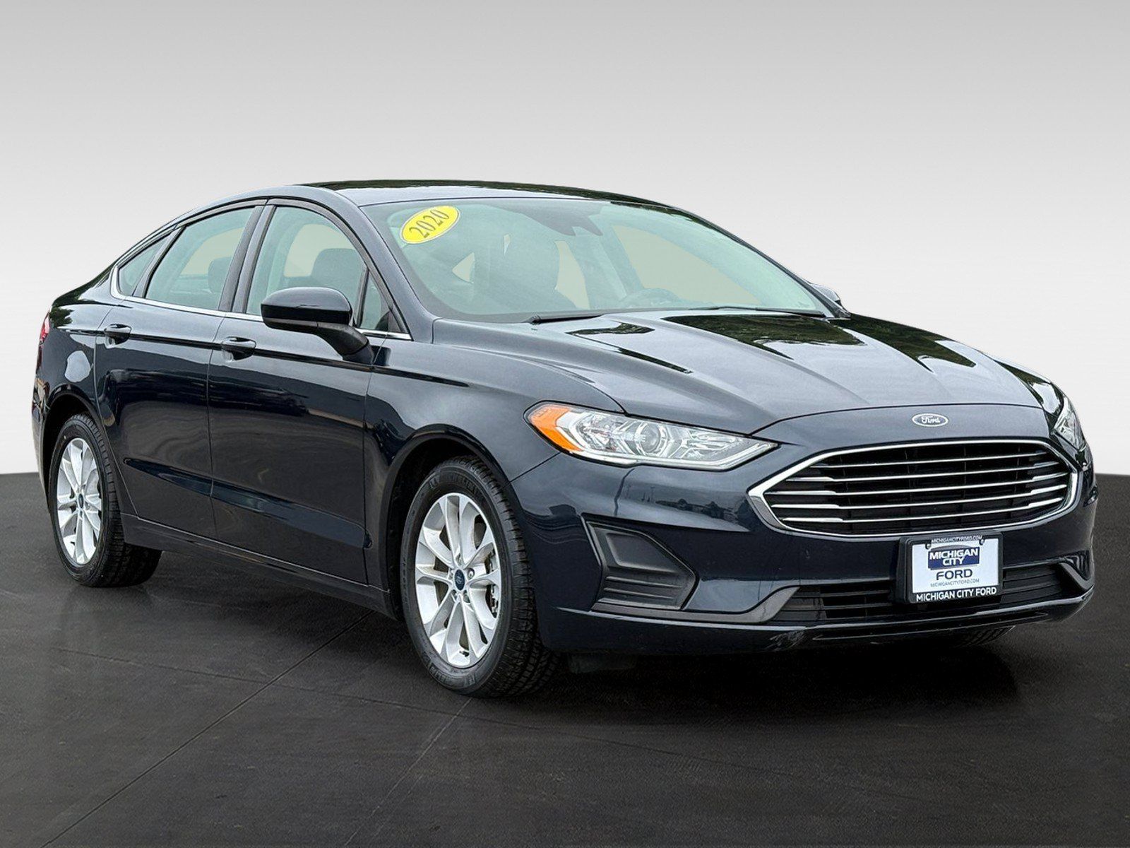 Used 2020 Ford Fusion SE FWD image 3