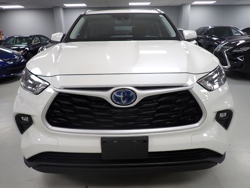 Used 2020 Toyota Highlander XLE image 24