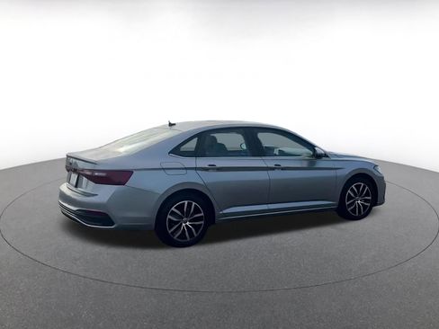 Used 2025 Volkswagen Jetta SE image 15