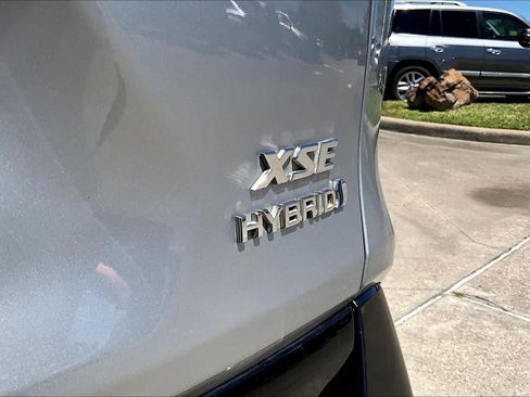 Used 2022 Toyota RAV4 XSE AWD/4WD image 9