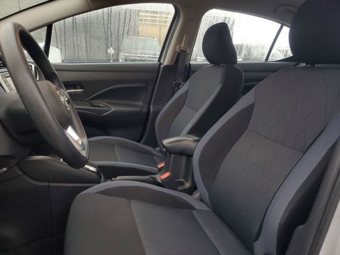 Used 2023 Nissan Versa SV image 11