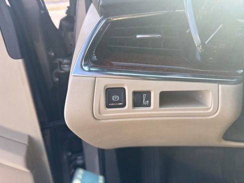 Used 2018 Cadillac XT5 Luxury w/ Driver Awareness Package image 25