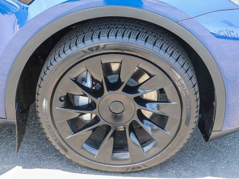 Used 2023 Tesla Model Y Long Range AWD/4WD image 7