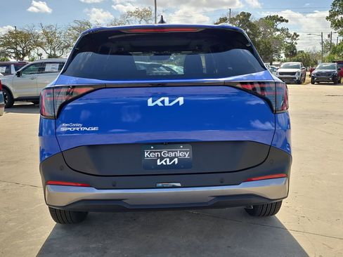 New 2026 Kia Sportage EX FWD image 7