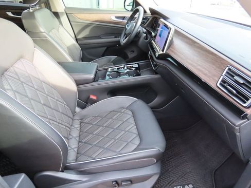 Certified 2024 Volkswagen Atlas SEL Premium R-Line image 14