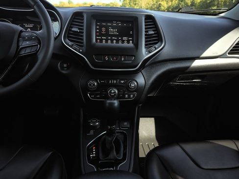 Used 2020 Jeep Cherokee Latitude Plus image 3