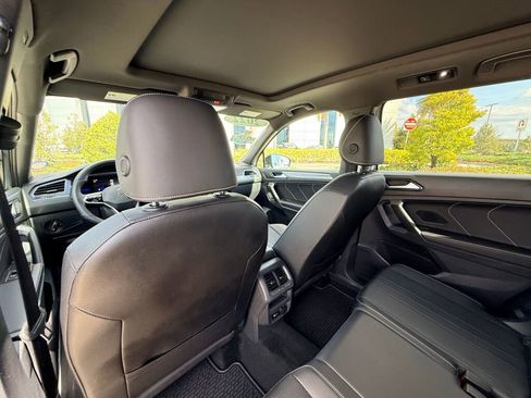 Used 2022 Volkswagen Tiguan SE R-Line image 19