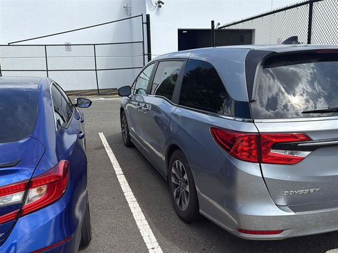 Used 2024 Honda Odyssey EX-L image 3