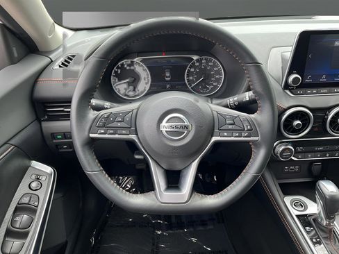 Used 2022 Nissan Sentra SR w/ Lighting Package FWD image 14