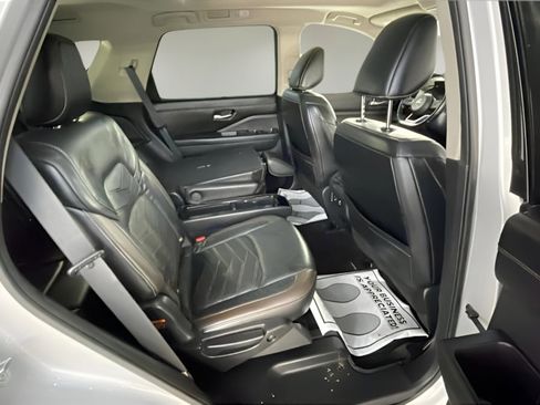 Used 2022 Nissan Pathfinder Platinum w/ Cargo Package image 14