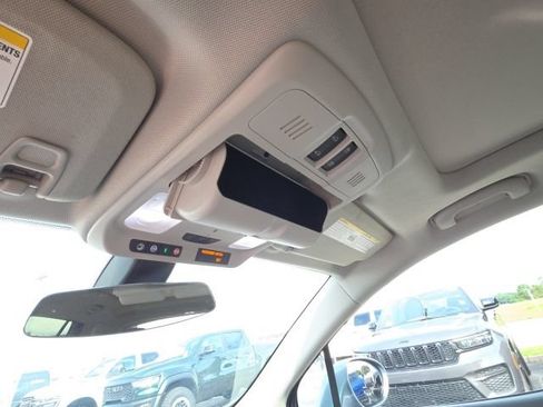 Used 2020 Buick Envision Essence w/ Experience Buick Package FWD image 20