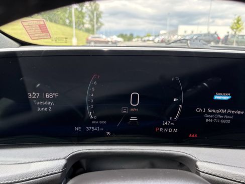 Used 2024 Cadillac XT4 Luxury w/ Cold Weather Package FWD image 14