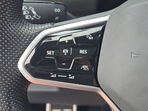 Used 2024 Volkswagen Tiguan SE R-Line AWD/4WD image 28