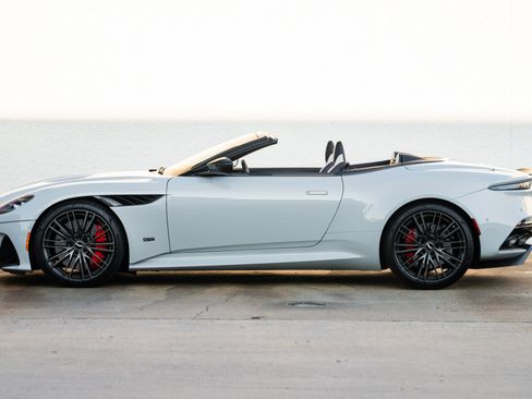 Used 2023 Aston Martin DBS Volante image 18