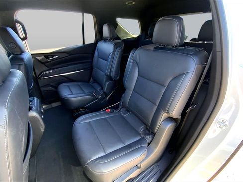 Certified 2025 Chevrolet Traverse LT FWD image 21