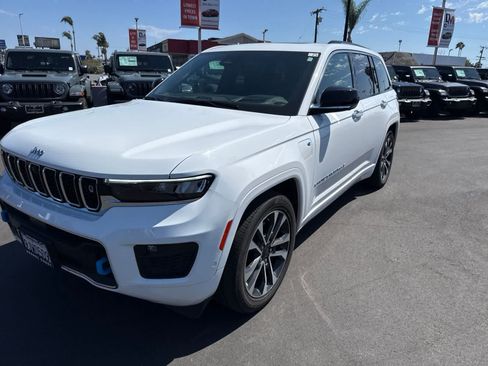 Used 2023 Jeep Grand Cherokee Overland w/ Advanced Protech Group III AWD/4WD image 2