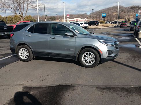 Used 2024 Chevrolet Equinox LT image 2