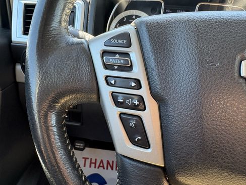 Used 2019 Nissan Titan PRO-4X AWD/4WD image 17