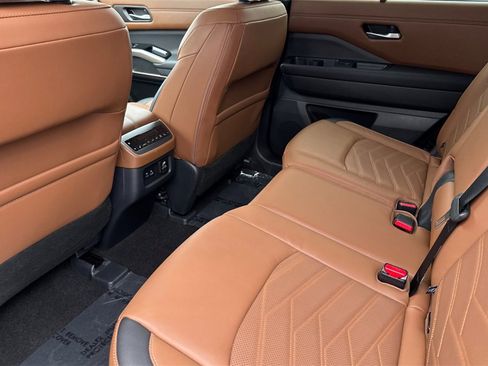 Used 2024 Nissan Pathfinder Platinum w/ Cargo Package image 12