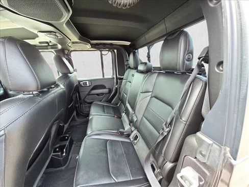 Used 2022 Jeep Gladiator Overland w/ Popular Equipment Package AWD/4WD image 18