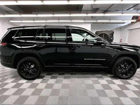 Used 2023 Jeep Grand Cherokee L Limited AWD/4WD image 15
