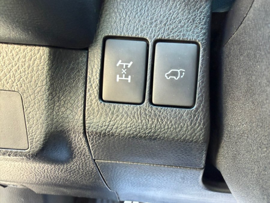 Used 2013 Toyota RAV4 Limited AWD/4WD image 34
