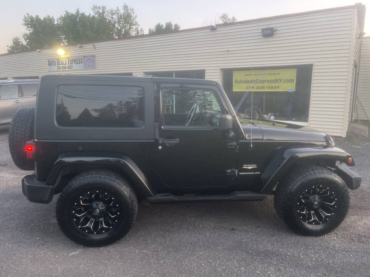 Used 2008 Jeep Wrangler Sahara w/ Dual Top Group AWD/4WD image 13