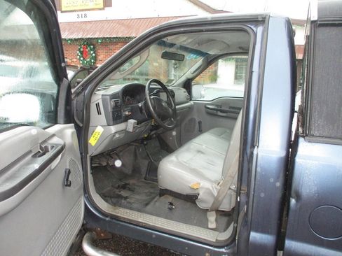Used 2006 Ford F250 4x4 Regular Cab Super Duty image 7