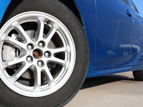 Used 2022 Toyota Prius L Eco image 11