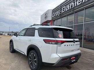 New 2026 Nissan Pathfinder Platinum video 2