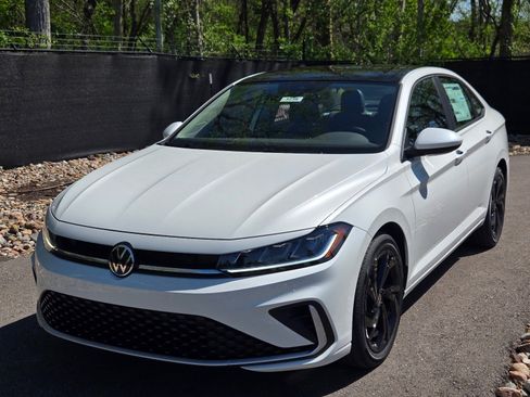 New 2026 Volkswagen Jetta SE FWD image 1