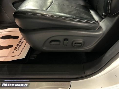 Used 2019 Nissan Pathfinder Platinum w/ Cargo Package image 11