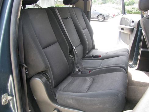Used 2010 Chevrolet Suburban LS RWD image 16