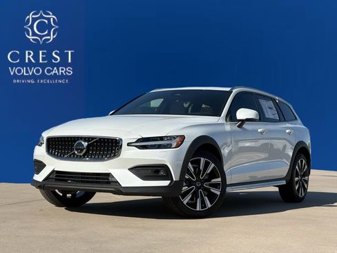 New 2026 Volvo V60 B5 Cross Country Ultra w/ Protection Package Premier image 1