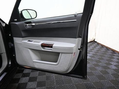 Used 2006 Chrysler 300 C w/ Sound Group II image 21