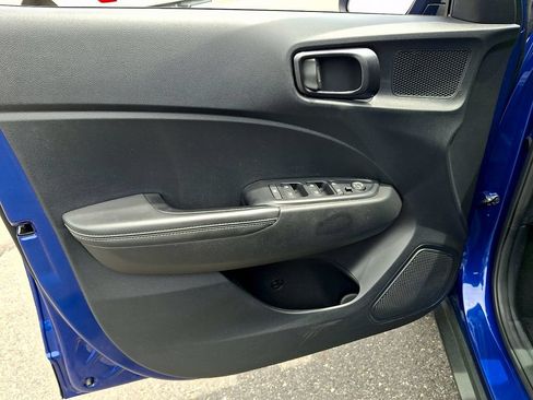 Certified 2023 Hyundai Venue Limited FWD image 12