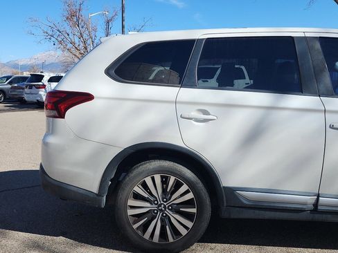 Used 2019 Mitsubishi Outlander SE image 5