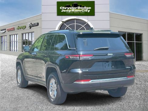 Used 2023 Jeep Grand Cherokee Laredo AWD/4WD image 8