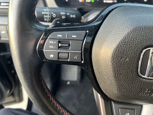 Used 2025 Honda Pilot TrailSport image 16