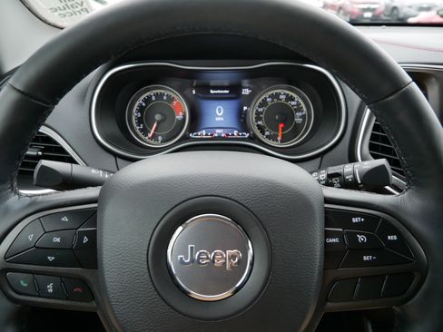 Used 2019 Jeep Cherokee Trailhawk w/ Cold Weather Group AWD/4WD image 25