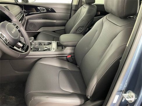 New 2025 Kia Carnival SX Prestige image 2